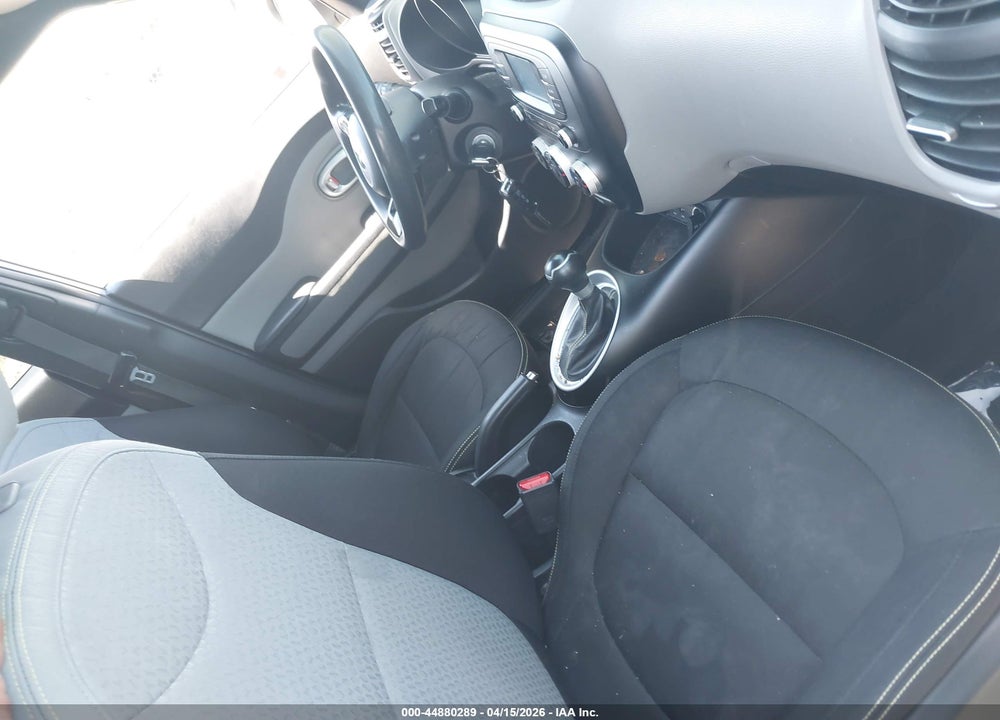 2016 KIA SOUL + VIN: KNDJP3A55G7242263