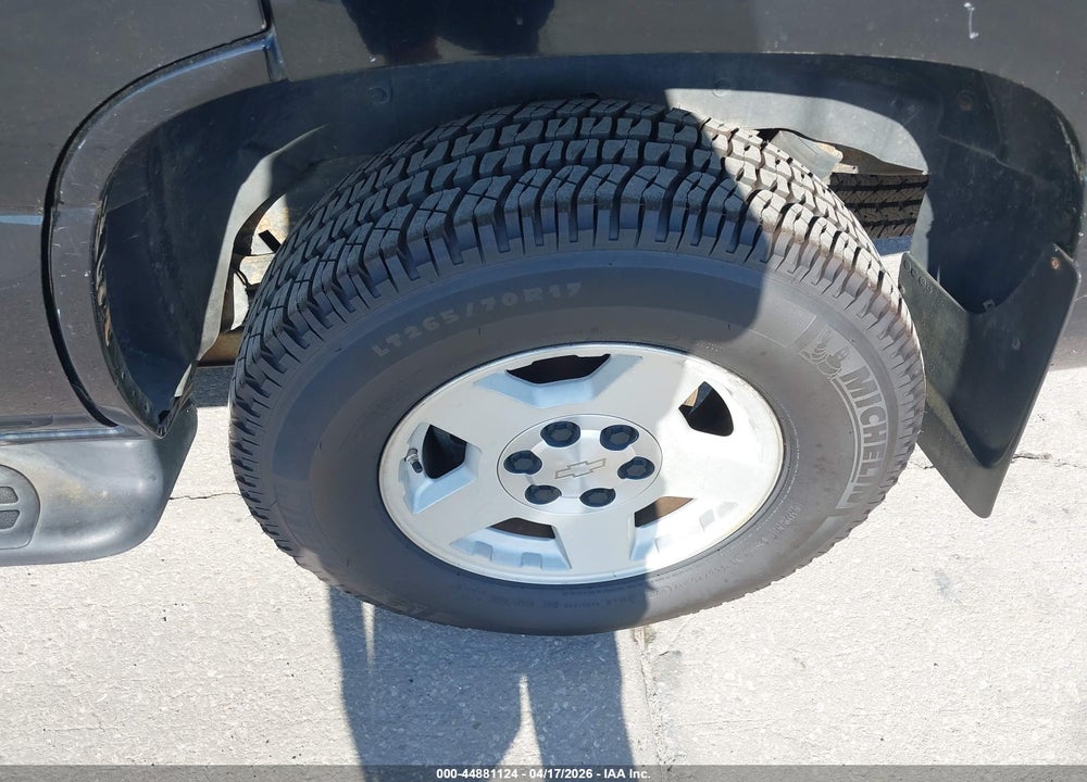 2005 CHEVROLET TAHOE LT VIN: 1GNEK13T15R194401