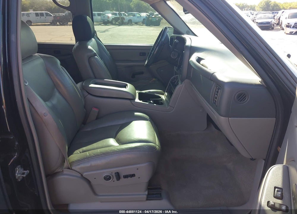 2005 CHEVROLET TAHOE LT VIN: 1GNEK13T15R194401
