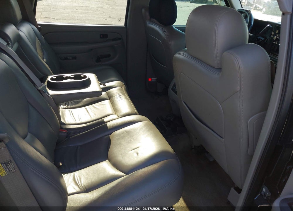 2005 CHEVROLET TAHOE LT VIN: 1GNEK13T15R194401