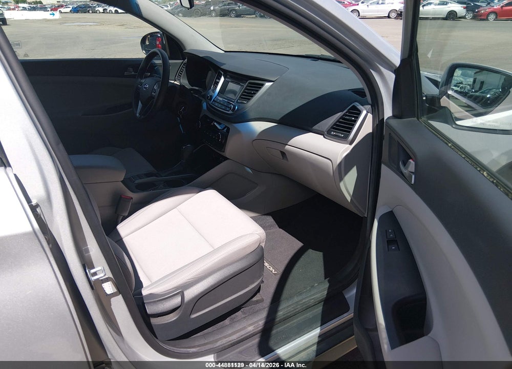 2018 HYUNDAI TUCSON SE VIN: KM8J23A40JU701693