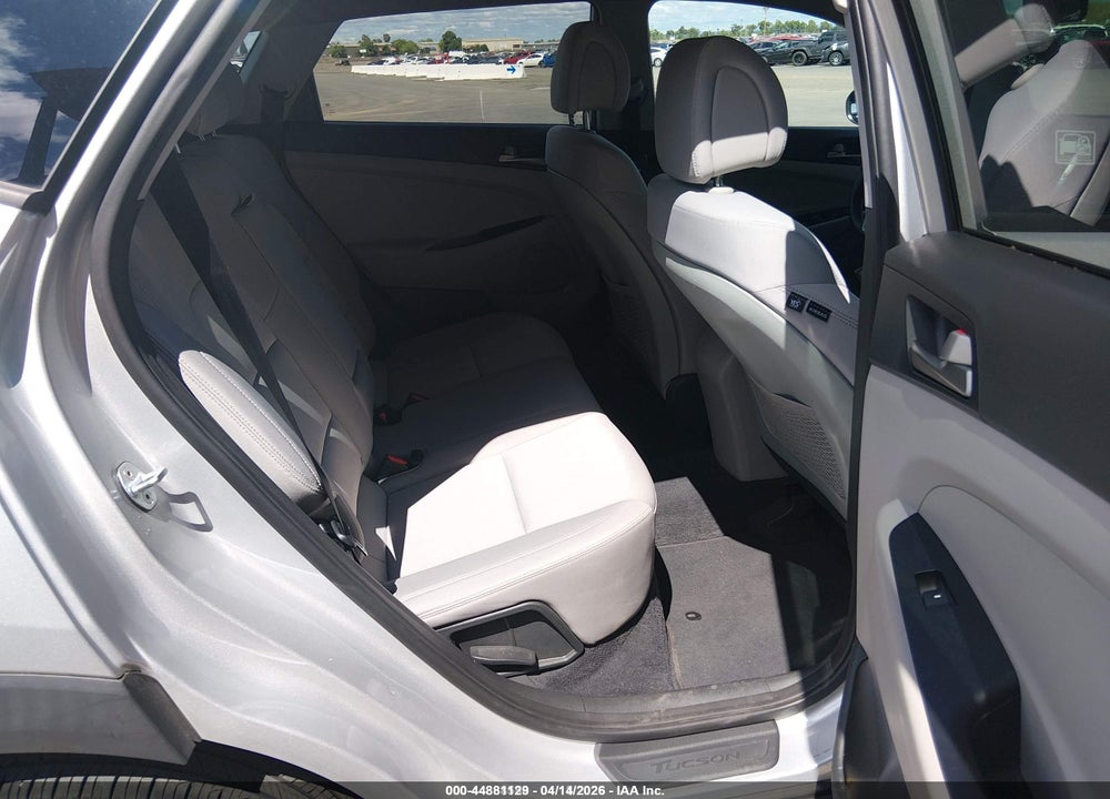 2018 HYUNDAI TUCSON SE VIN: KM8J23A40JU701693