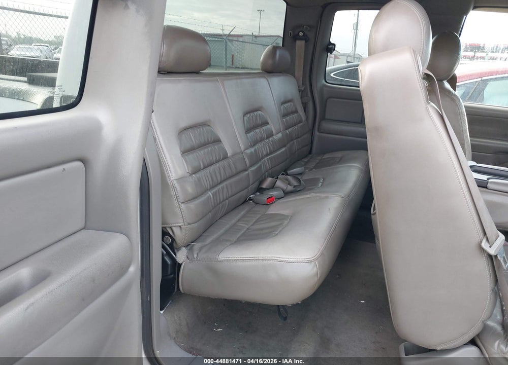 2000 CHEVROLET SILVERADO 1500 LS VIN: 2GCEC19T1Y1403405