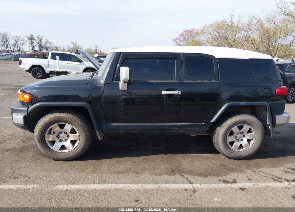 2007 TOYOTA FJ CRUISER VIN: JTEBU11F070061070