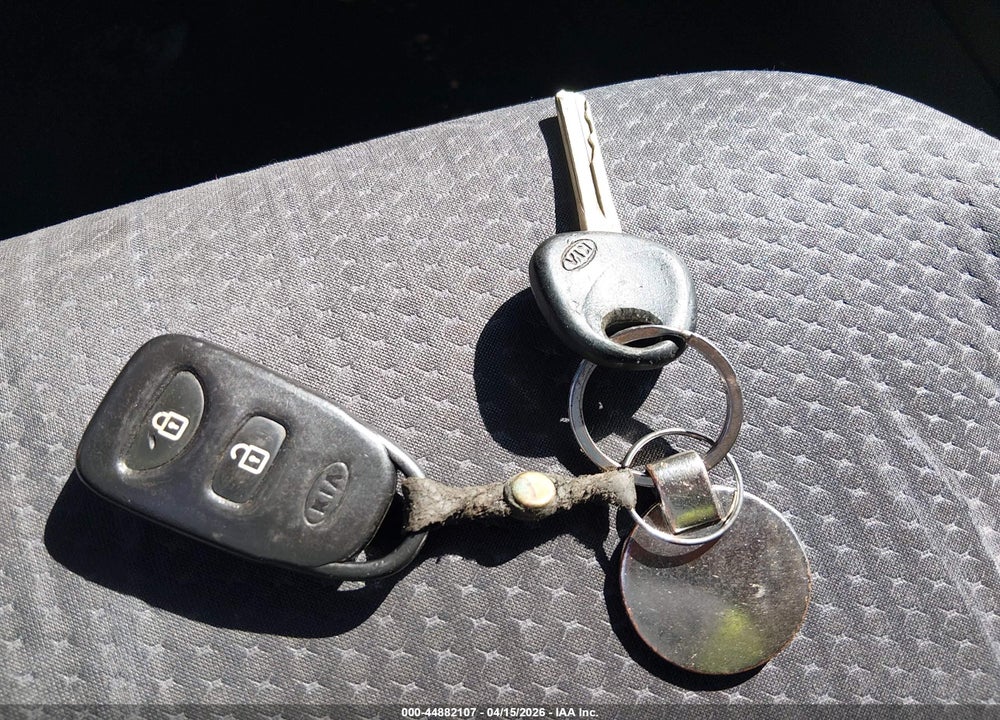 2013 KIA SORENTO LX VIN: 5XYKT3A16DG325454