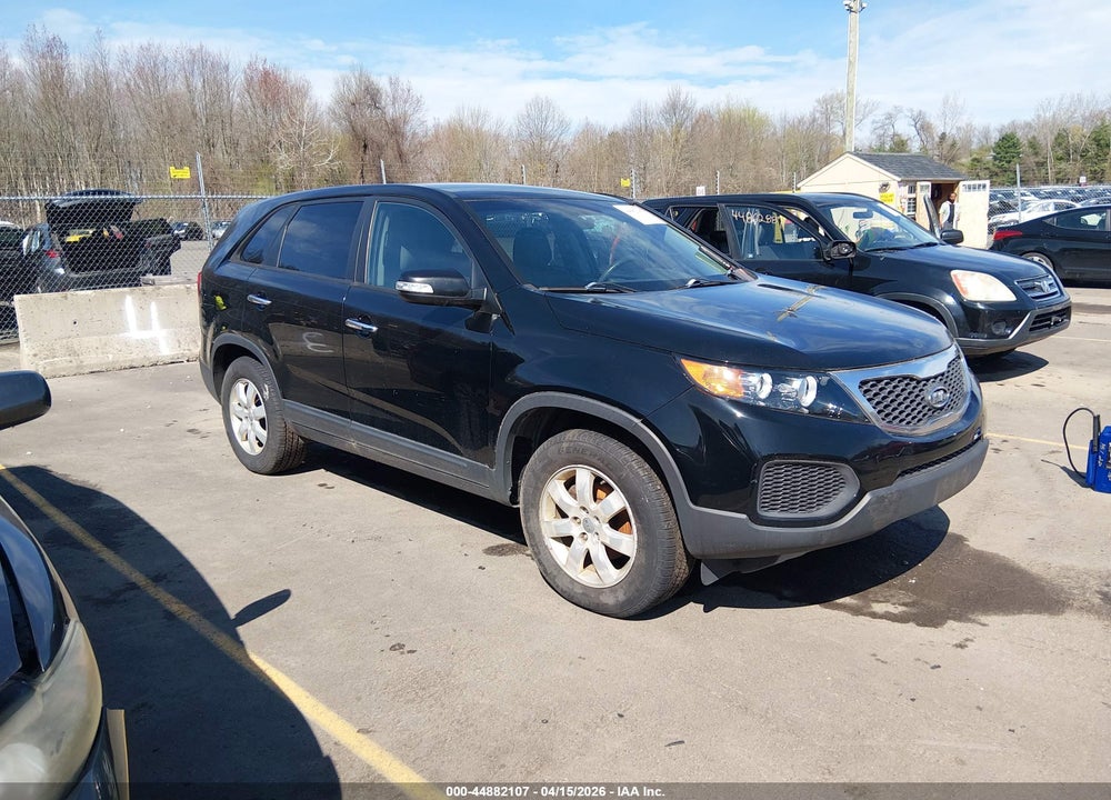 2013 KIA SORENTO LX VIN: 5XYKT3A16DG325454