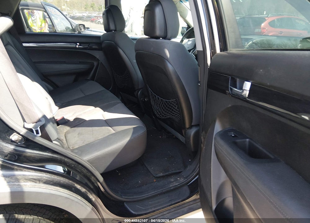 2013 KIA SORENTO LX VIN: 5XYKT3A16DG325454