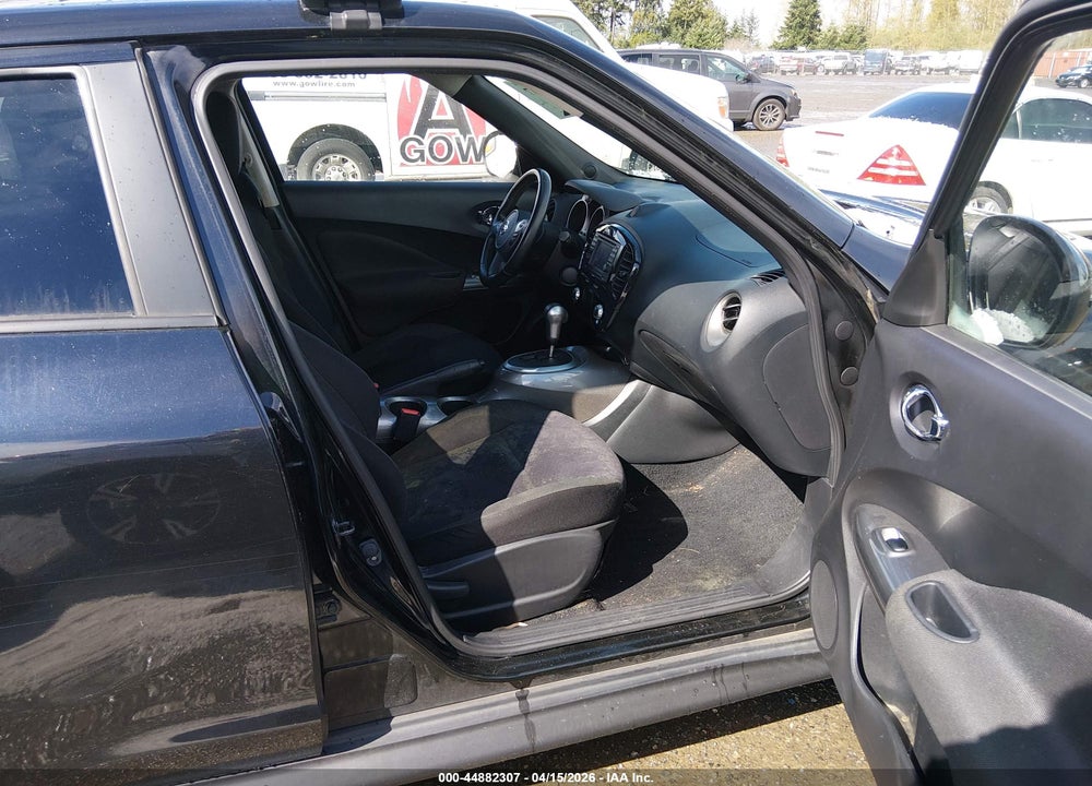 2011 NISSAN JUKE SV VIN: JN8AF5MV2BT025722