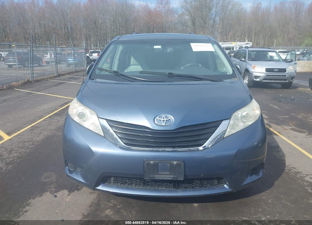2014 TOYOTA SIENNA LE V6 8 PASSENGER VIN: 5TDKK3DC3ES487319