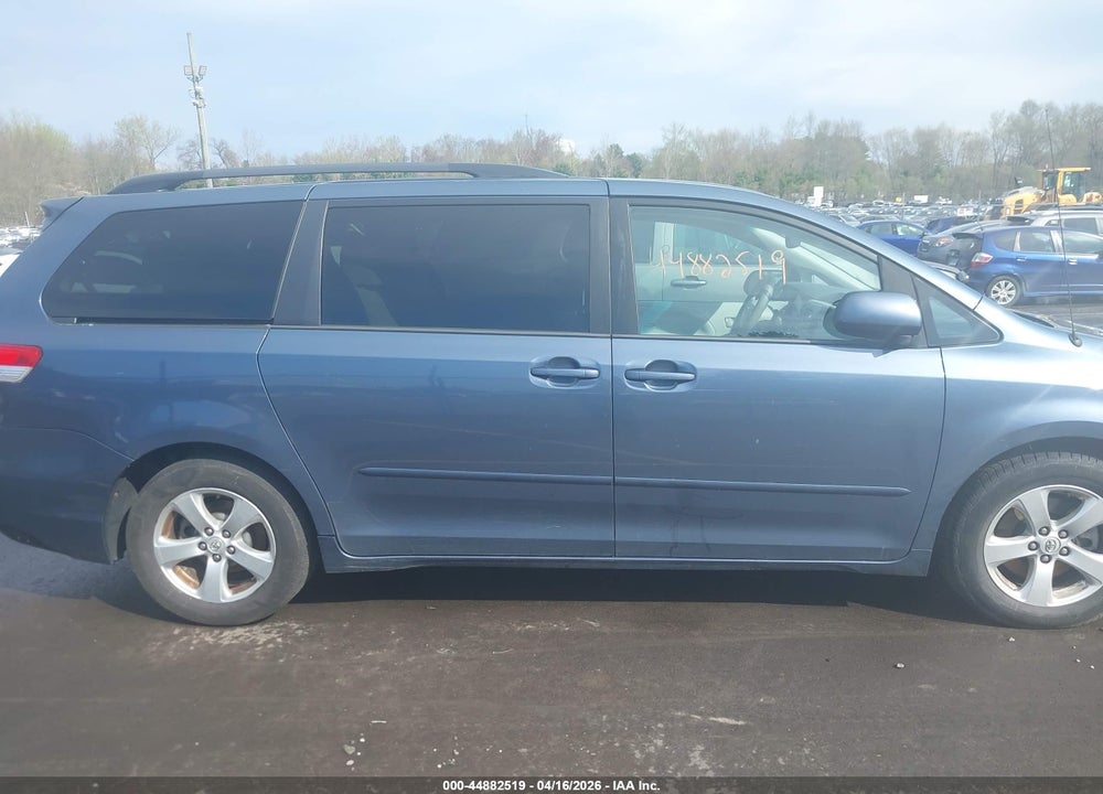 2014 TOYOTA SIENNA LE V6 8 PASSENGER VIN: 5TDKK3DC3ES487319