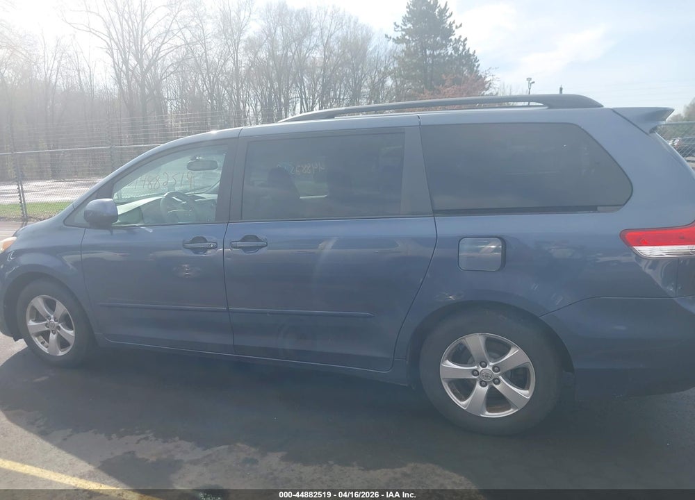 2014 TOYOTA SIENNA LE V6 8 PASSENGER VIN: 5TDKK3DC3ES487319
