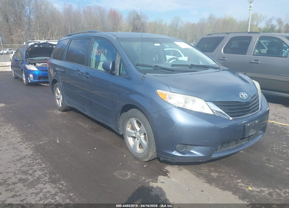 2014 TOYOTA SIENNA LE V6 8 PASSENGER VIN: 5TDKK3DC3ES487319