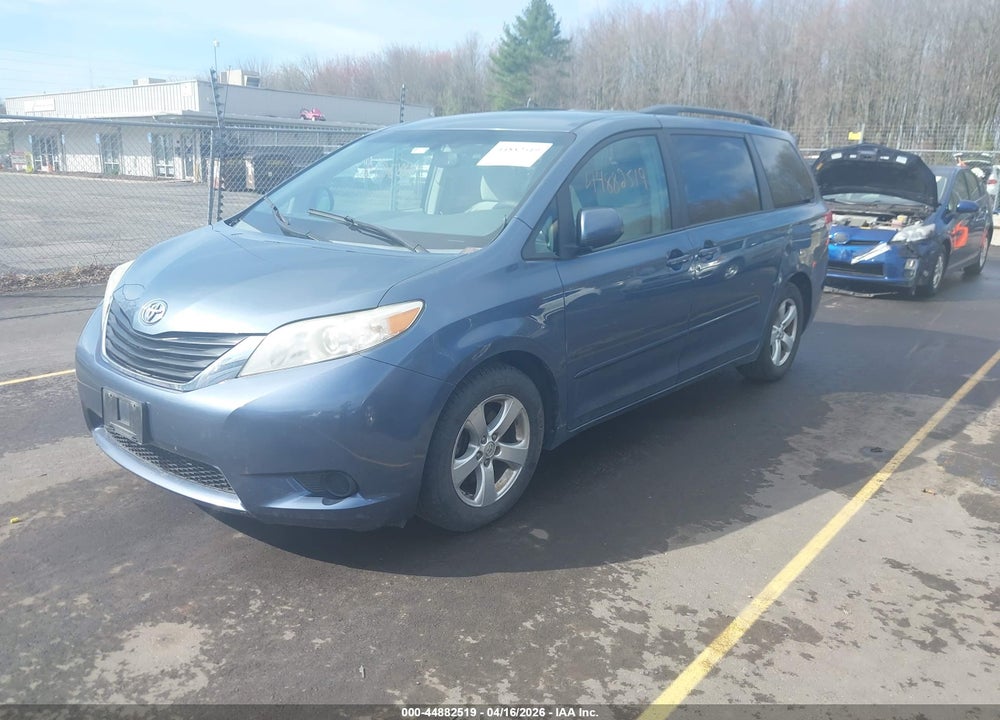 2014 TOYOTA SIENNA LE V6 8 PASSENGER VIN: 5TDKK3DC3ES487319