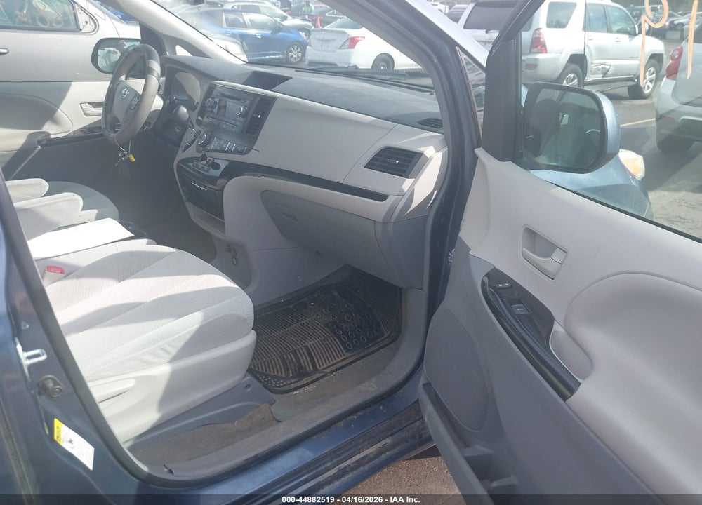2014 TOYOTA SIENNA LE V6 8 PASSENGER VIN: 5TDKK3DC3ES487319