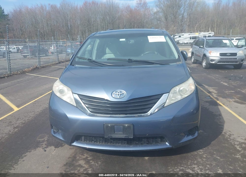 2014 TOYOTA SIENNA LE V6 8 PASSENGER VIN: 5TDKK3DC3ES487319