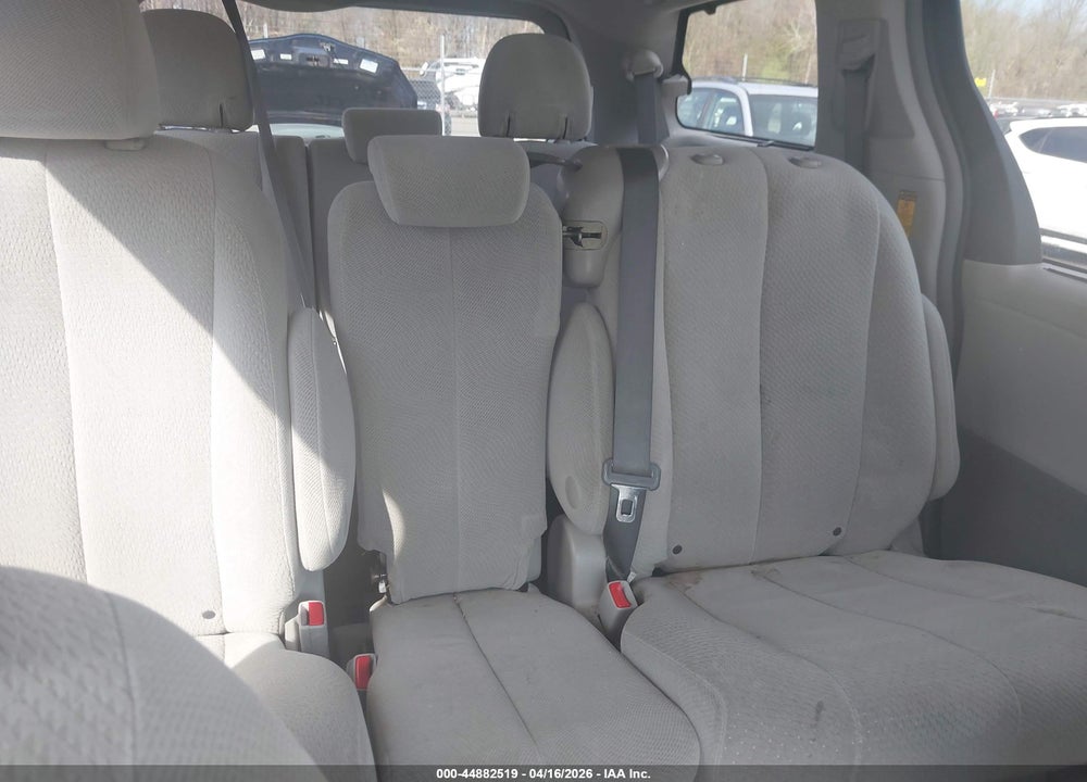 2014 TOYOTA SIENNA LE V6 8 PASSENGER VIN: 5TDKK3DC3ES487319