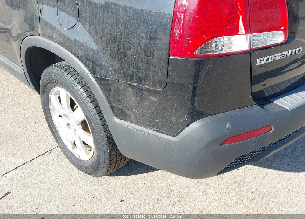 2011 KIA SORENTO LX VIN: 5XYKT4A1XBG178994