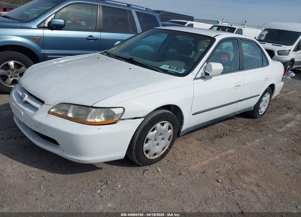 2000 HONDA ACCORD 2.3 LX VIN: 1HGCG6658YA000947