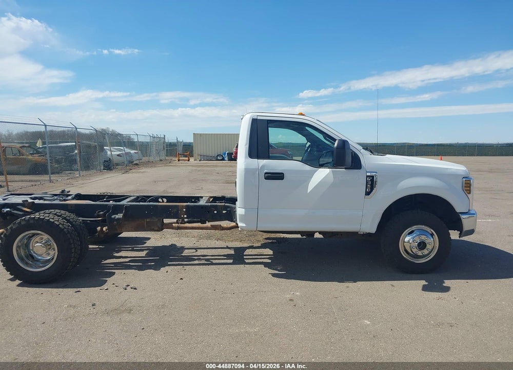 2017 FORD F-350 CHASSIS XL VIN: 1FDRF3H69HDA04743