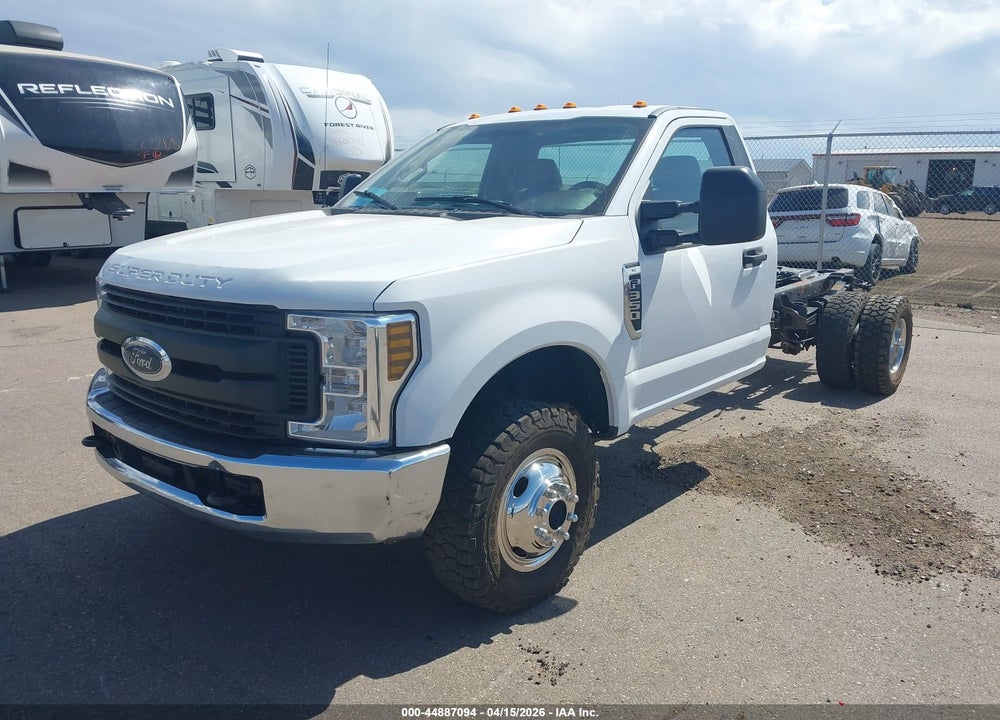 2017 FORD F-350 CHASSIS XL VIN: 1FDRF3H69HDA04743