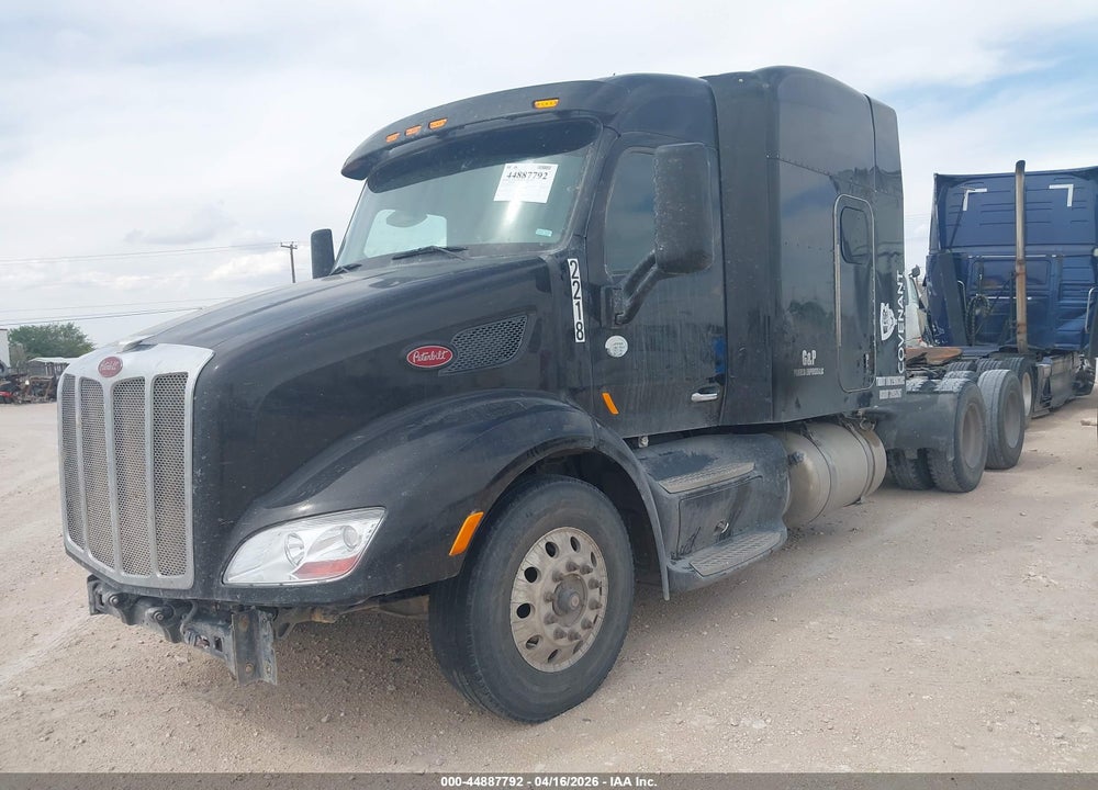 2017 PETERBILT 579 VIN: 1XPBDP9XXHD392218