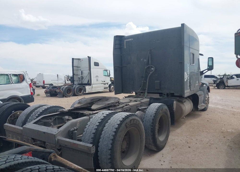 2017 PETERBILT 579 VIN: 1XPBDP9XXHD392218