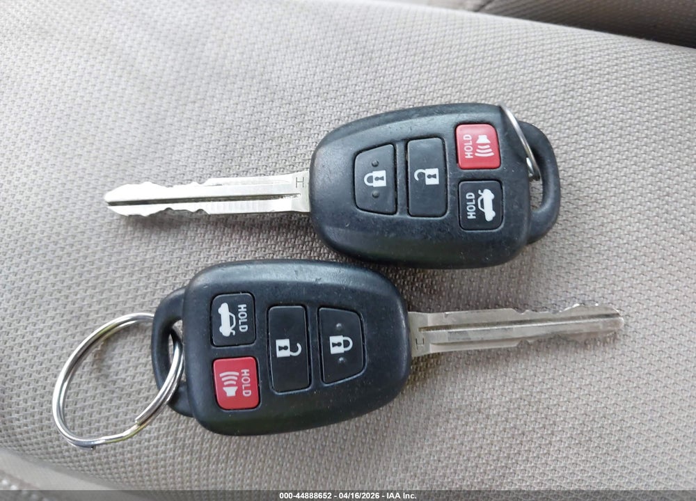 2014 TOYOTA COROLLA LE VIN: 5YFBURHE1EP114149