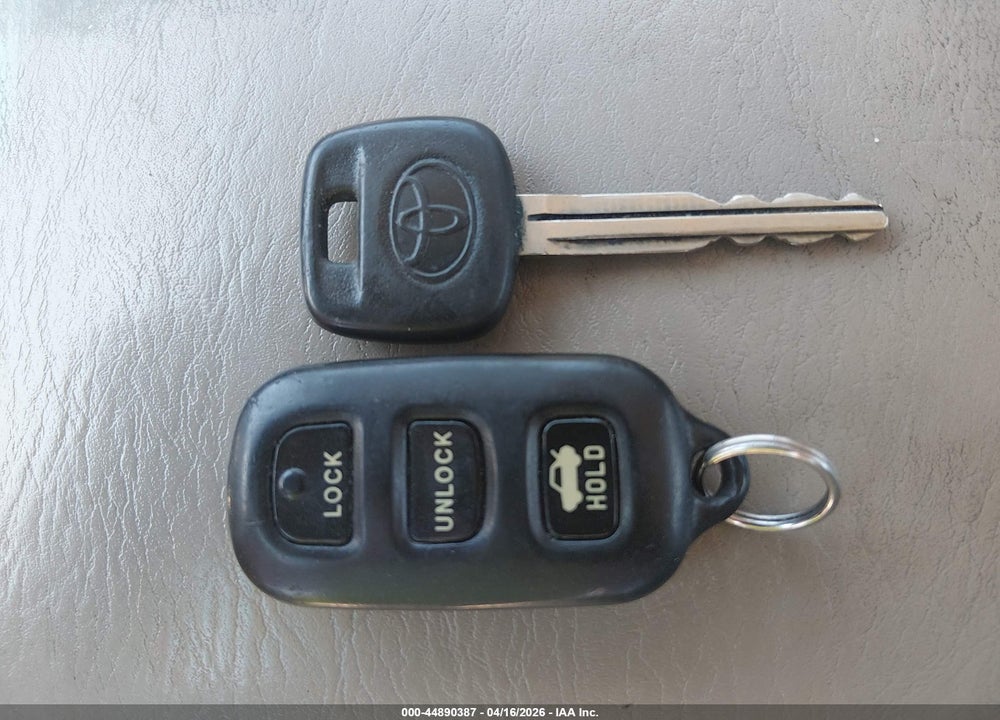 2004 TOYOTA CAMRY LE VIN: 4T1BE32KX4U289294