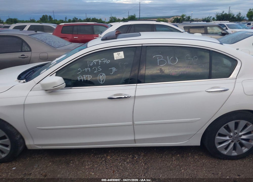 2015 HONDA ACCORD VIN: 1HGCR3F94FA004082