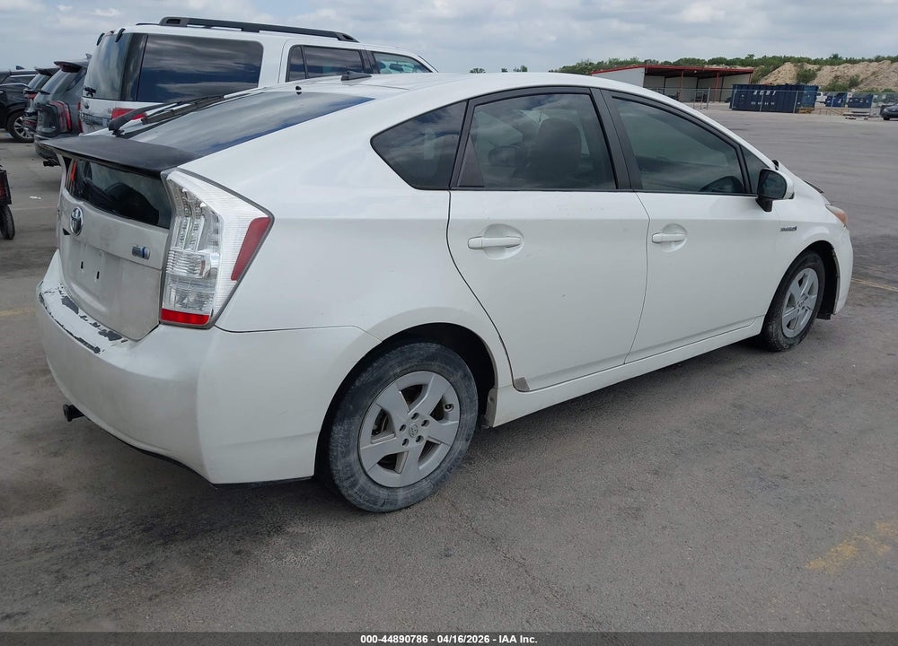 2011 TOYOTA PRIUS TWO VIN: JTDKN3DU9B0323118