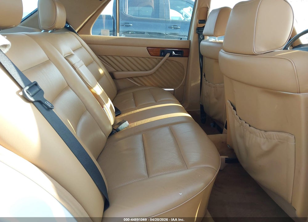 1991 MERCEDES-BENZ 300 SE VIN: WDBCA24D0MA599967