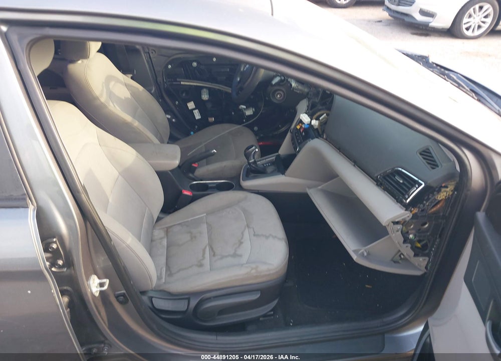 2018 HYUNDAI ELANTRA SEL VIN: 5NPD84LF1JH293817