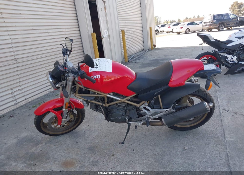 2000 DUCATI M750 VIN: ZDM1RC3L3YB007899