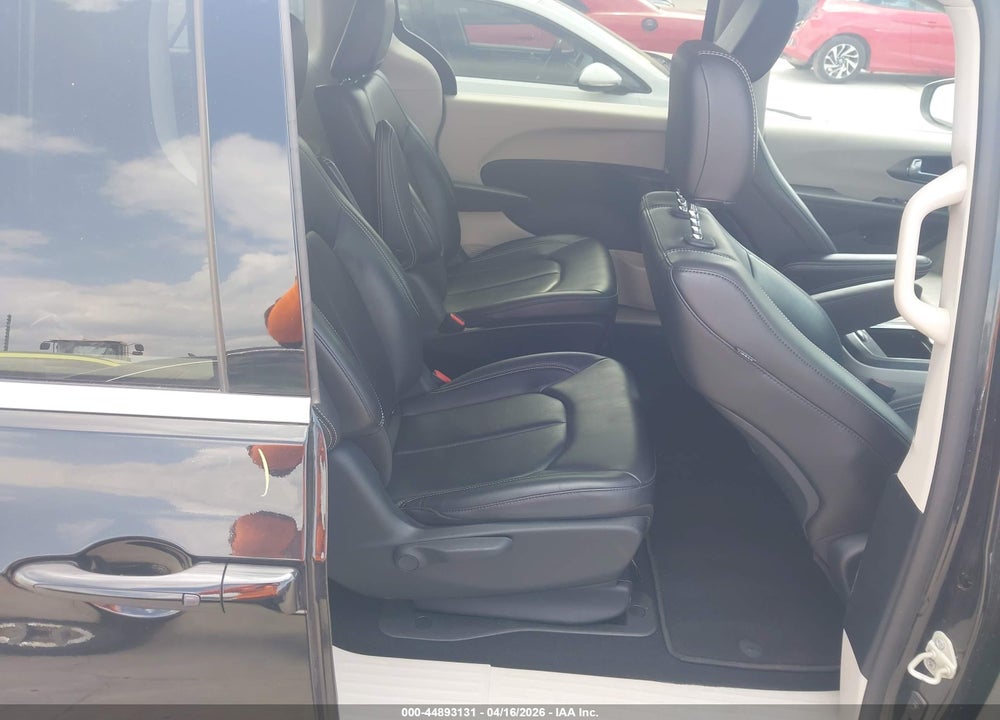 2023 CHRYSLER PACIFICA HYBRID TOURING L VIN: 2C4RC1L74PR622307