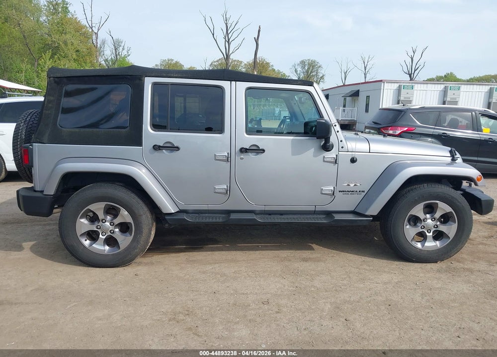 2016 JEEP WRANGLER UNLIMITED SAHARA VIN: 1C4BJWEG2GL199365