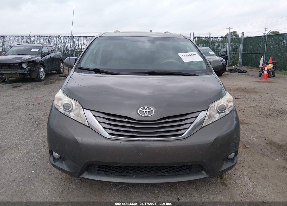 2013 TOYOTA SIENNA XLE V6 8 PASSENGER VIN: 5TDYK3DC6DS404006