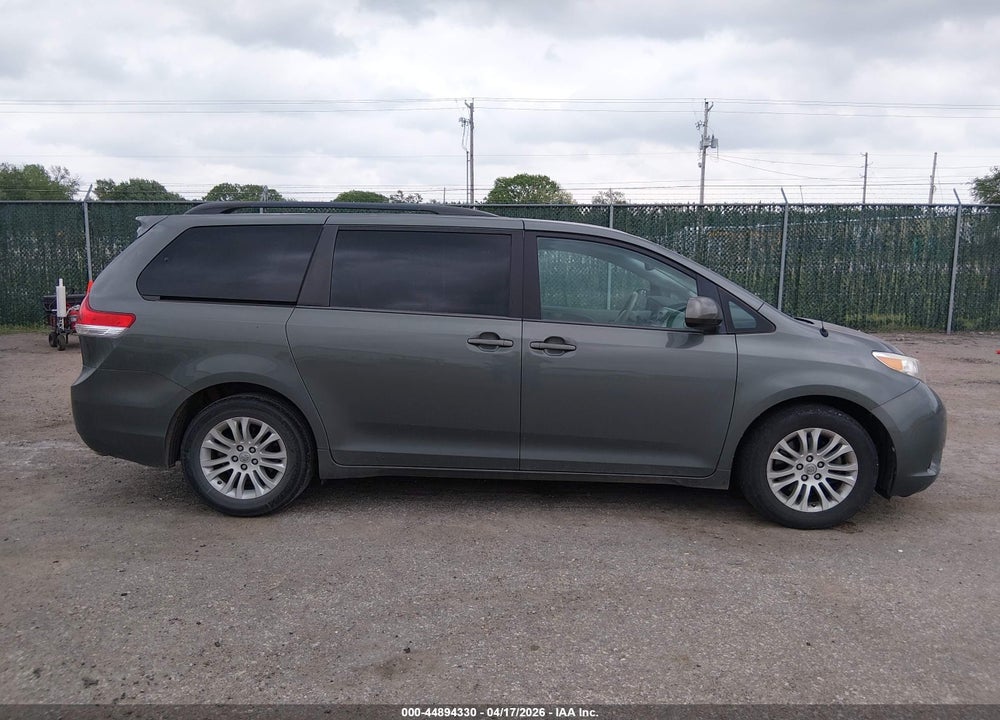 2013 TOYOTA SIENNA XLE V6 8 PASSENGER VIN: 5TDYK3DC6DS404006