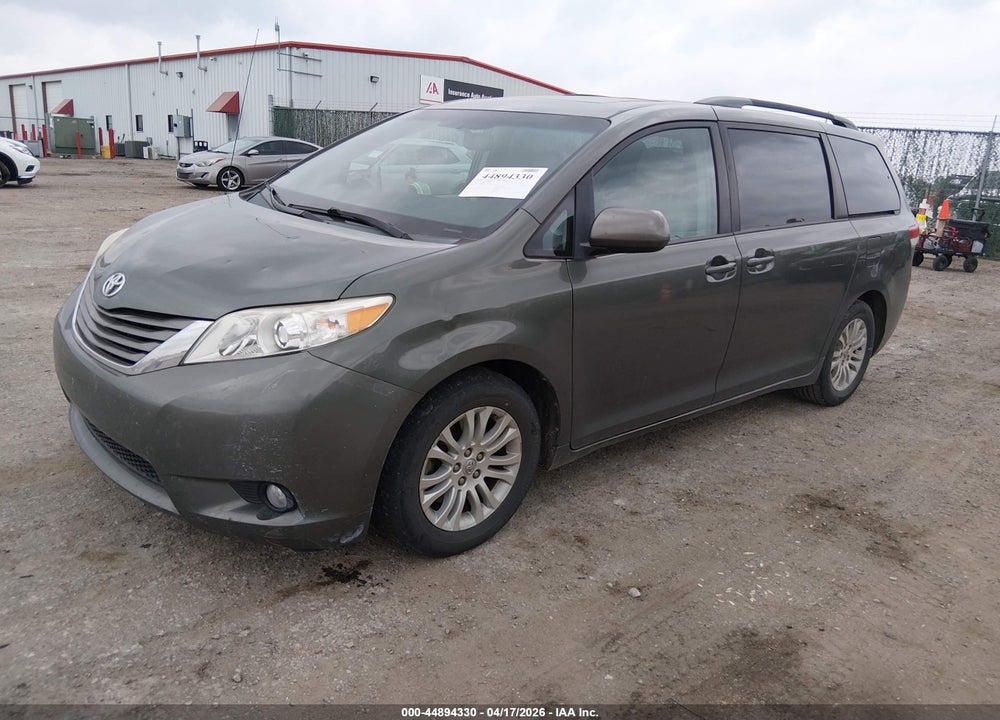 2013 TOYOTA SIENNA XLE V6 8 PASSENGER VIN: 5TDYK3DC6DS404006