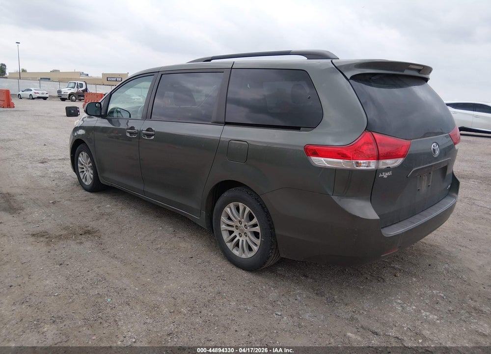 2013 TOYOTA SIENNA XLE V6 8 PASSENGER VIN: 5TDYK3DC6DS404006