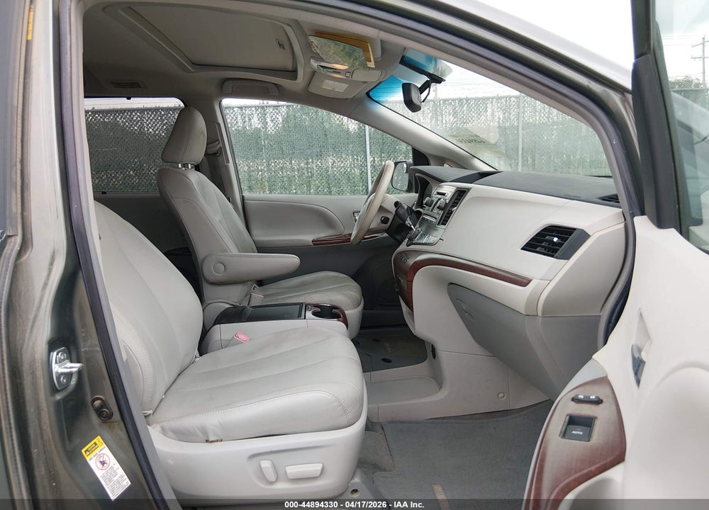 2013 TOYOTA SIENNA XLE V6 8 PASSENGER VIN: 5TDYK3DC6DS404006