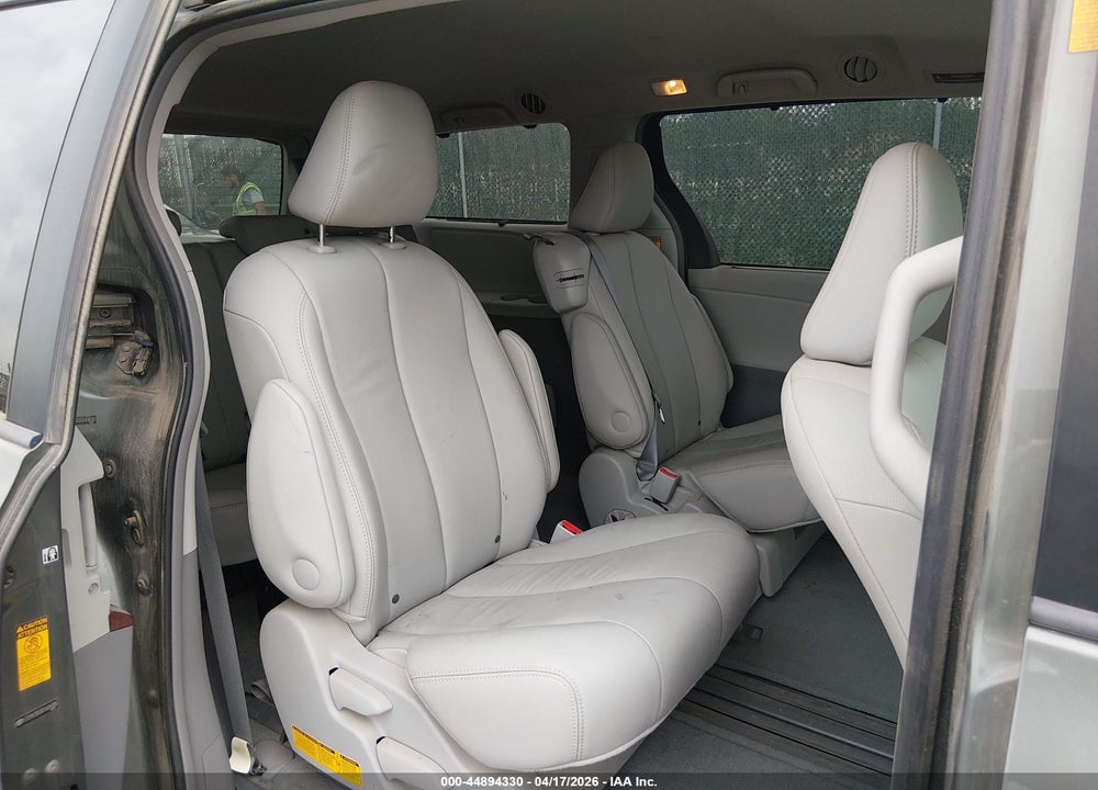 2013 TOYOTA SIENNA XLE V6 8 PASSENGER VIN: 5TDYK3DC6DS404006