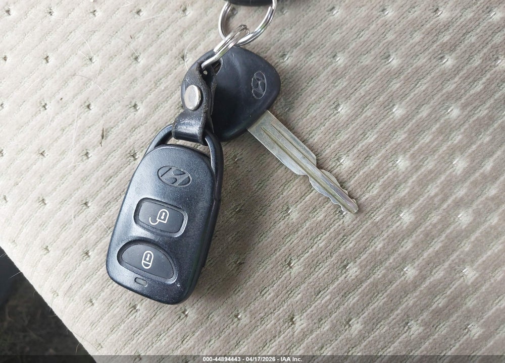 2005 HYUNDAI TUCSON GLS/LX VIN: KM8JN72D35U102628
