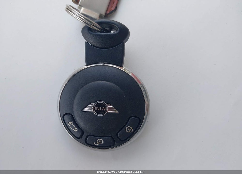 2010 MINI COOPER S VIN: WMWMF7C56ATW89233