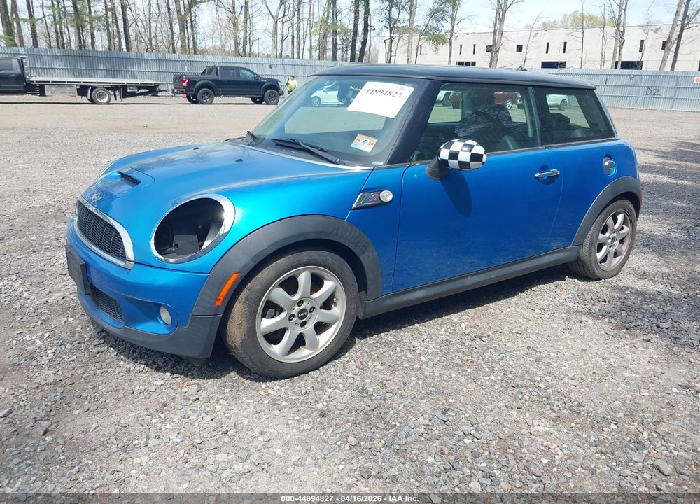 2010 MINI COOPER S VIN: WMWMF7C56ATW89233