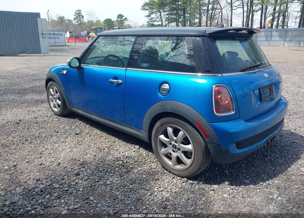 2010 MINI COOPER S VIN: WMWMF7C56ATW89233