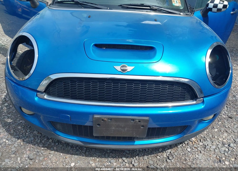 2010 MINI COOPER S VIN: WMWMF7C56ATW89233