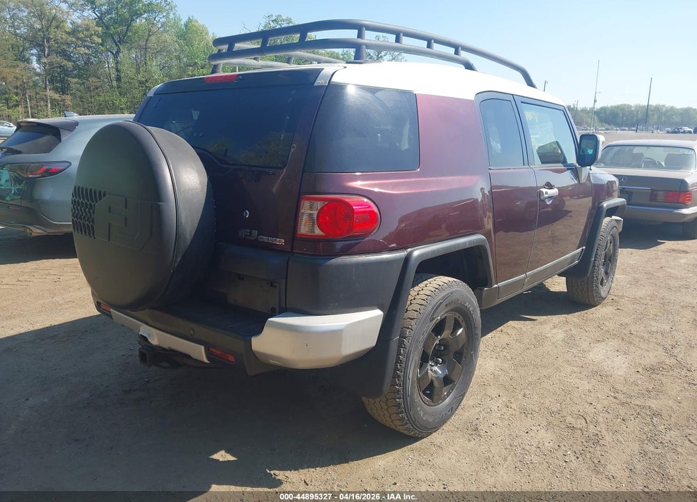2007 TOYOTA FJ CRUISER VIN: JTEBU11F970002325
