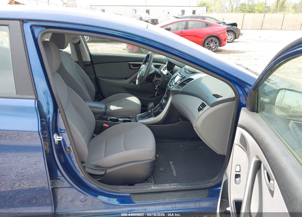 2015 HYUNDAI ELANTRA SE VIN: 5NPDH4AE3FH583705