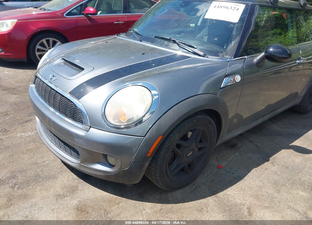 2009 MINI COOPER S VIN: WMWMF73549TT95258