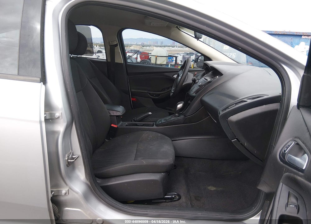 2017 FORD FOCUS SE VIN: 1FADP3K20HL305382